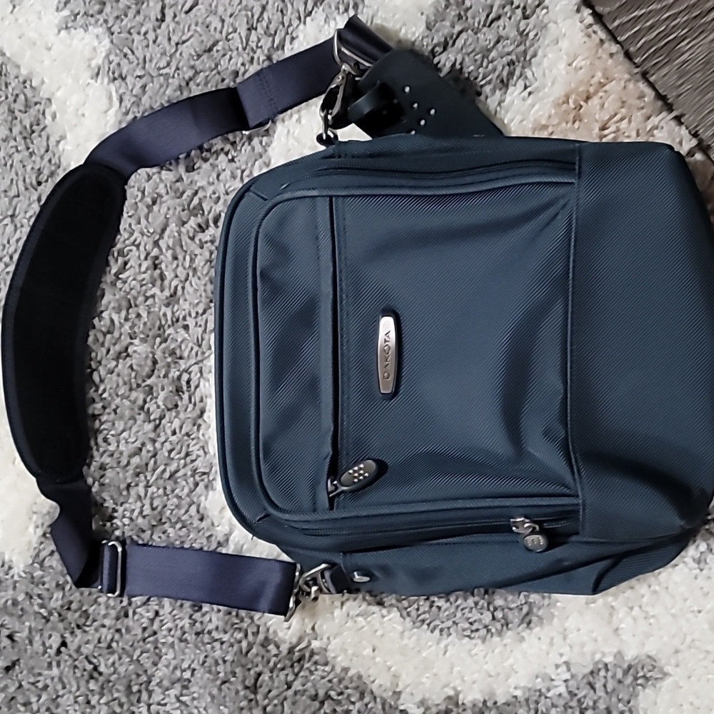 Dakota Carry On